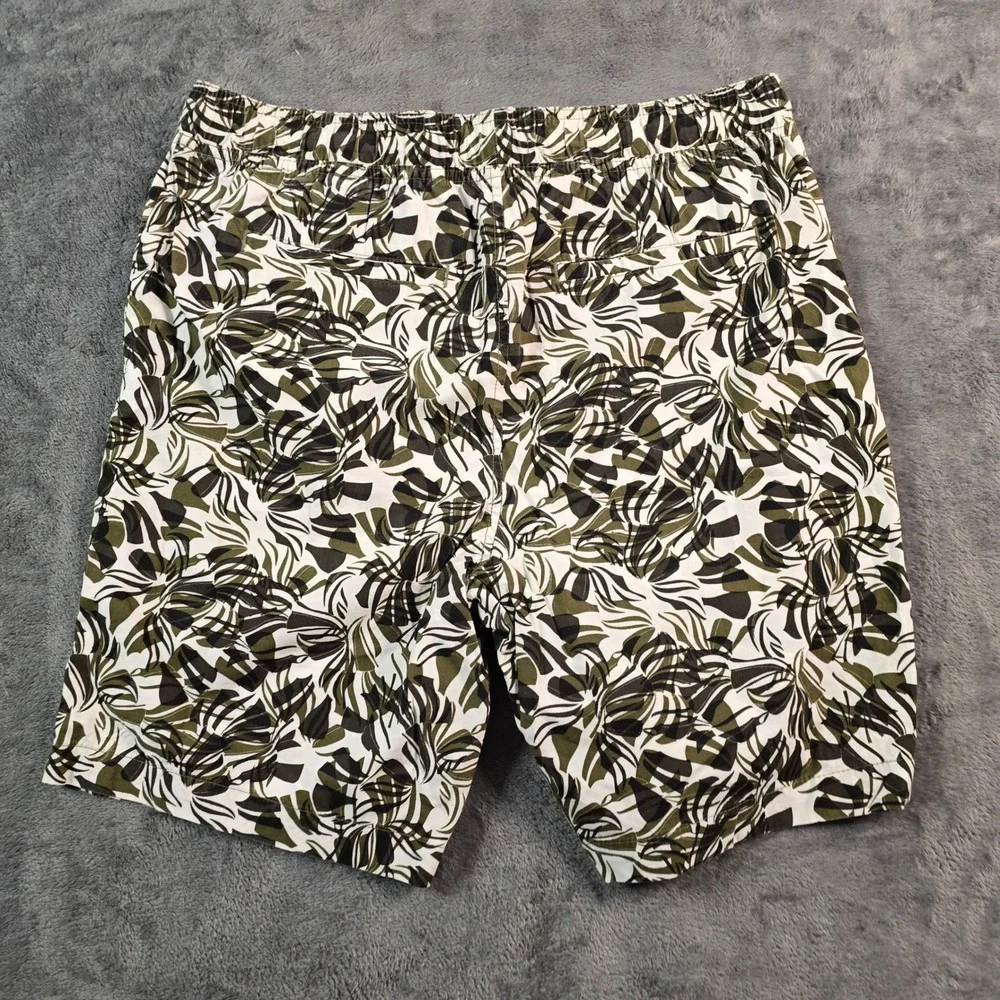 Banana Republic Deck Shorts Men's 34 Olive Shapes Tropical Print Organic Cotton‎